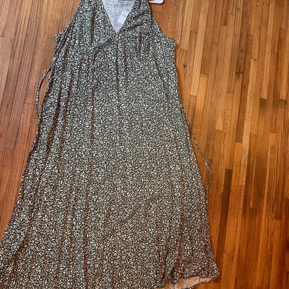 Old Navy Green and White floral maxi dress
